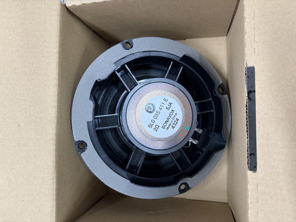 0304-03  soaさま OEM 1Z0035411L Octavia 2 rear speaker with sound system for 40.00