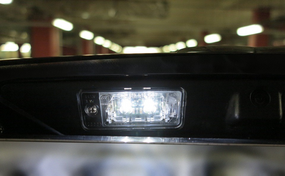 Für Audi A3 8P A4 8E A6 4F Q7 2x LED SMD Kennzeichenbeleuchtung Birnen SET